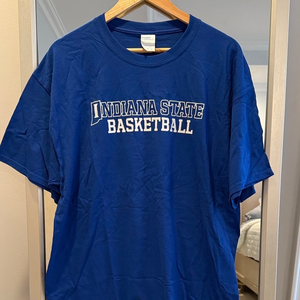 NWOT Vibrant Indiana State Basketball Blue T-Shirt (41)